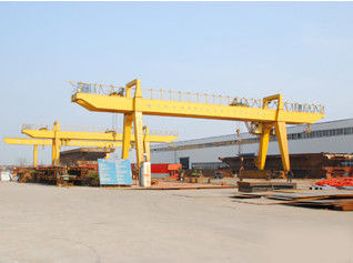100 ton 200 ton grote dubbele ligger brugkraan voor buiten U-vorm 3,5 m / min