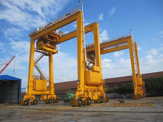 Q235B Double Beam Container Gantry Crane Tugas Berat 60 Ton Untuk Pelabuhan