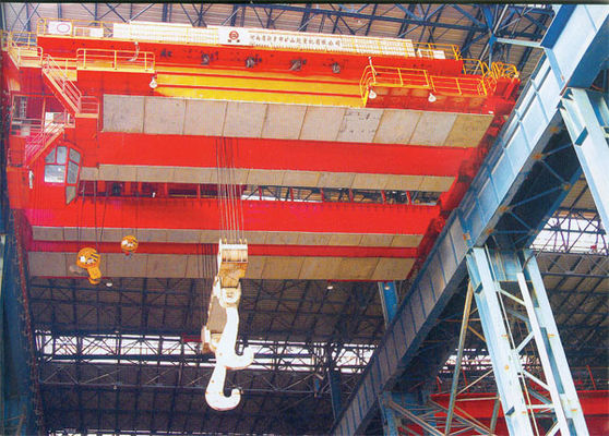 ब्रिज स्टील प्लांट क्रेन सीलिंग मूविंग स्टील मिल लिफ्टिंग कार्य पर लागू होती है