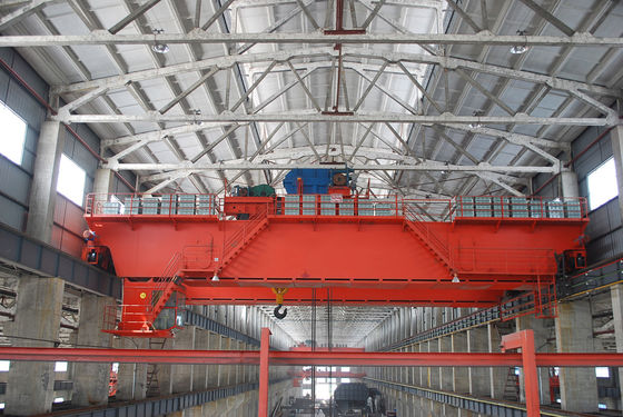 Q345B QDY 50t 15t 10t 3トンの橋クレーン スラグの鍋の揚げべらの鋳造所クレーン